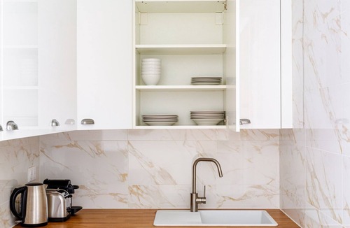 Faubourg-du-Roule Apartment | Blueground | St-Philippe, doorman, nr Champs