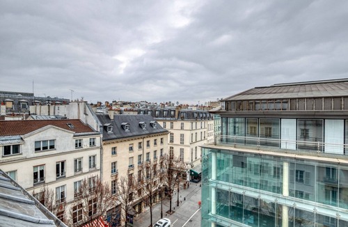 Quartier de la Place-Vendome Apartment | Blueground | Vendome/Saint Honoré, furnished, a/c
