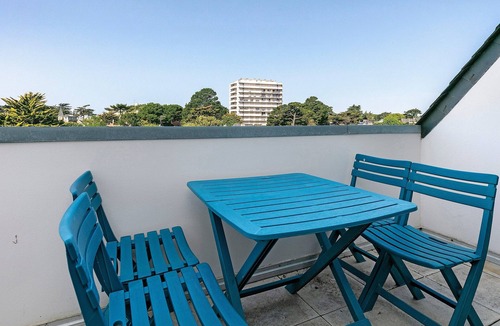 Pornichet Apartment | Bright Central Apartment for 4 with Balcony and Wi-Fi