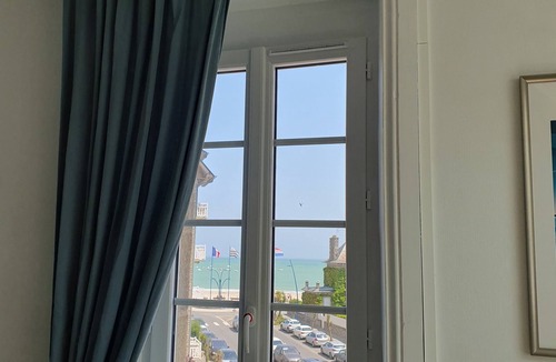 Saint-Cast-le-Guildo Apartment | Bright confortable flat facing the sea with private garden