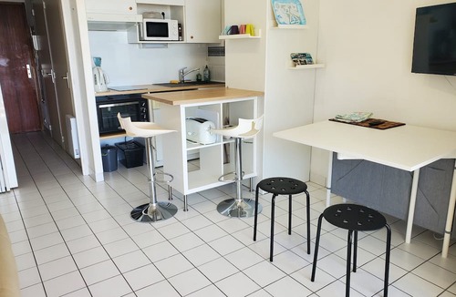 La Turballe Apartment | Bright Studio with Sea View, “Port and Beach”, Parking, Balcony