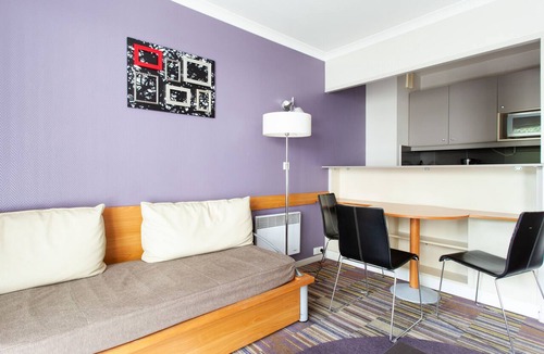 Combat Apartment | Bright with balcony at Buttes Chaumont