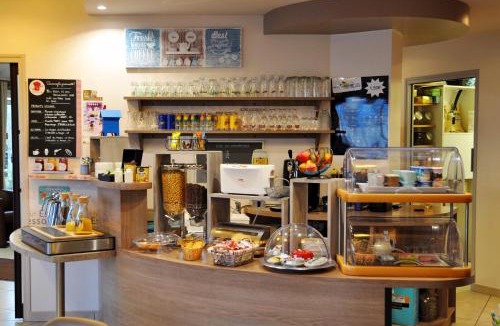 Saint-Andre-de-la-Marche Hotel | Brit Hotel Confort Azur Cholet Nord