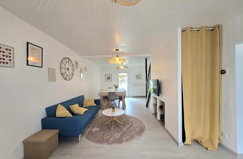 Brezolles House | Bulle douce en famille, jardin & jeux