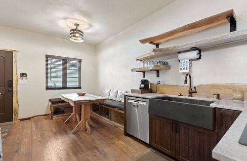 Flottemanville House | Bunny Pad Downtown Coeur d' Alene *BRAND NEW*