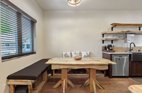 Flottemanville House | Bunny Pad Downtown Coeur d' Alene *BRAND NEW*