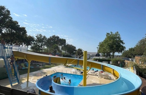 Saint-Pere-en-Retz House | Camping 3 étoiles - Piscine - ccbgegg