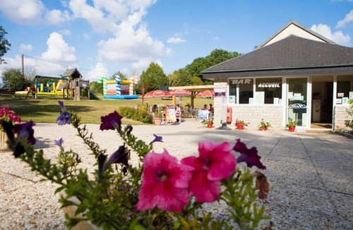 Illiers-Combray House | Camping 3 étoiles - Piscine - ccbgad0