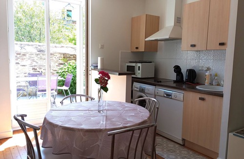 Cancale Apartment | Cancale le port appt 2 pers with courtyard, very bright15 km from ST MALO