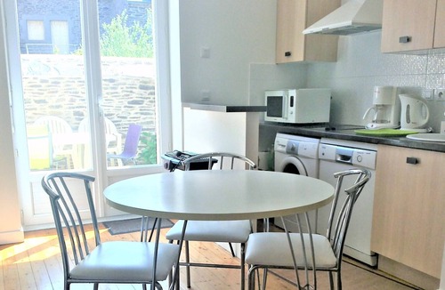 Cancale Apartment | Cancale le port appt 2 pers with courtyard, very bright15 km from ST MALO