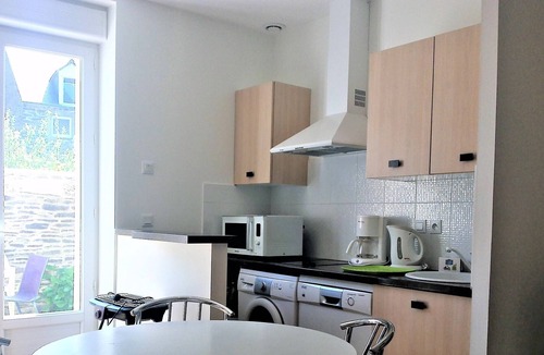 Cancale Apartment | Cancale le port appt 2 pers with courtyard, very bright15 km from ST MALO