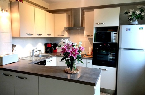 Cancale House | CANCALE-St-MALO: Near 3 BEAUTIFUL BEACHES, QUIET, GREEN SURROUNDINGS, COMFORT for 10 people.