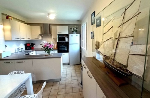 Cancale House | CANCALE-St-MALO: Near 3 BEAUTIFUL BEACHES, QUIET, GREEN SURROUNDINGS, COMFORT for 10 people.
