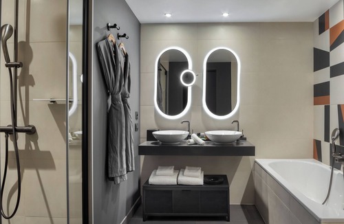 Porte-Dauphine Hotel | Canopy by Hilton Paris Eiffel Tower