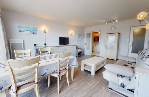 Saint-Gilles-Croix-de-Vie Apartment | Captain's cabin - Appart Face Port + Elevator