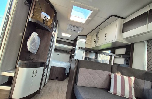 Chartres-de-Bretagne House | Caravan hobby 560 FC prestige