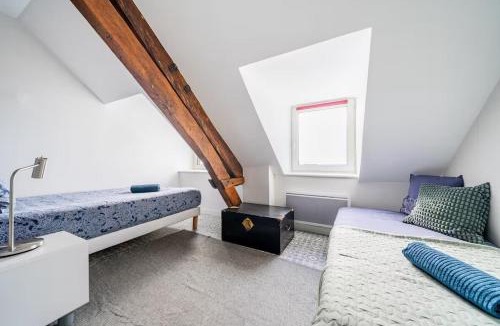 Carrouges Apartment | Castle View Bright Duplex