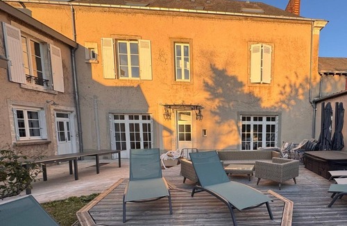 Le Mans Cottage | Central house with parking - 15 guests.