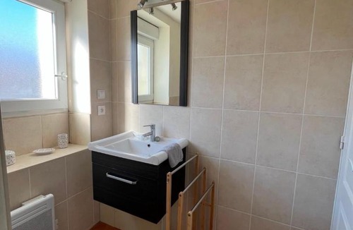 Avoine House | Centre Bourg d'Avoine Cottage
