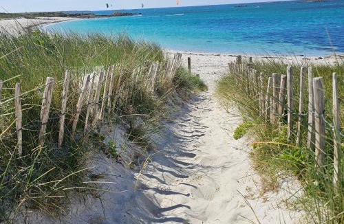 Plouguerneau Apartment | Centre bourg, spacieux duplex classé 3 étoiles, Plages à 5 min