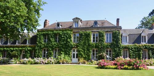 Maisnieres House | Château d'Harcelaines