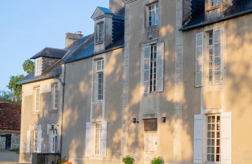 Saint-Clair-sur-l'Elle Bed & Breakfast | Château de Saint Clair