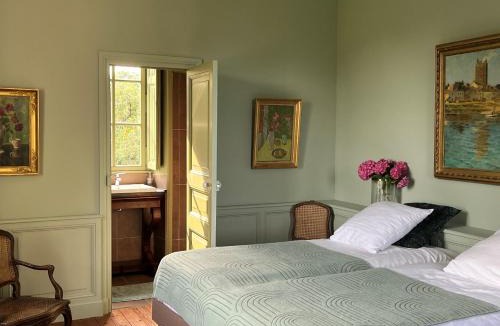 Champtoceaux Bed & Breakfast | château de La Colinière - vue sur parc
