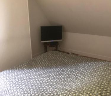 Pontgouin Bed & Breakfast | Chambre avec TV au calme