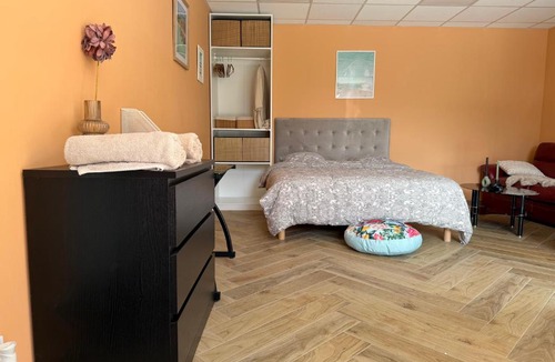Domagne House | Chambre double avec salle de bain privative