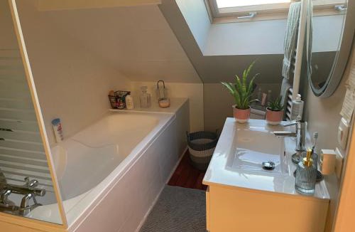 Miroir - Batignolles Bed & Breakfast | Chambre privative proche circuit