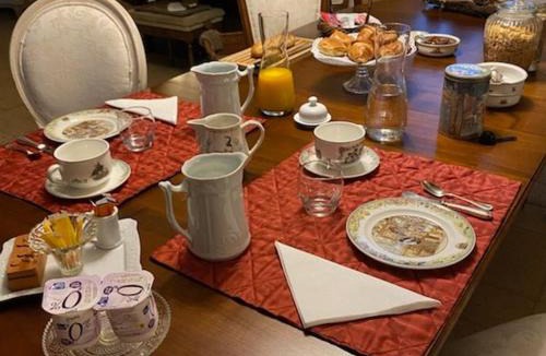 Montreuil-le-Henri Bed & Breakfast | Chambre spacieuse avec piscine et parking privé - FR-1-410-464