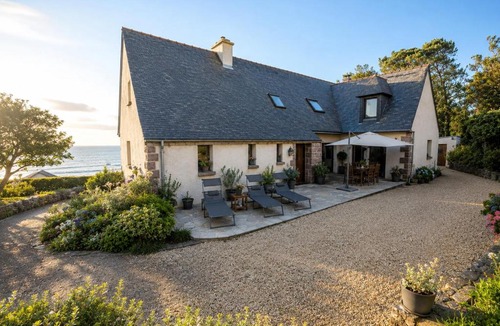 Plouezec Bed & Breakfast | Chambres d'hôtes - Face mer - 5 chambres - Jardin - Plage à pied