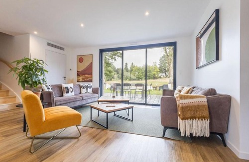 La Menardais Apartment | Chambres d'hôtes 'La Clairière aux Chênes'