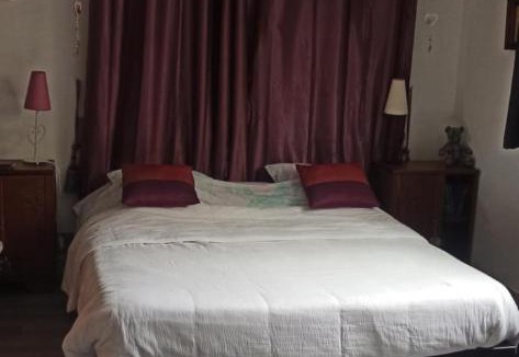 Neuilly Bed & Breakfast | CHAMBRES D'HOTES maxi 3 pers-sanitaires communs avec une chambre