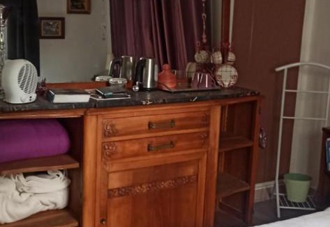 Neuilly Bed & Breakfast | CHAMBRES D'HOTES maxi 3 pers-sanitaires communs avec une chambre