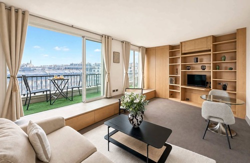Faubourg-du-Roule Apartment | Champs-Elysees studio with balcony & AC