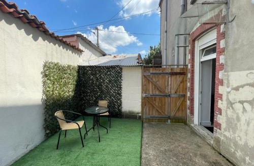 Cholet Apartment | Charmant T2 avec cour extérieure