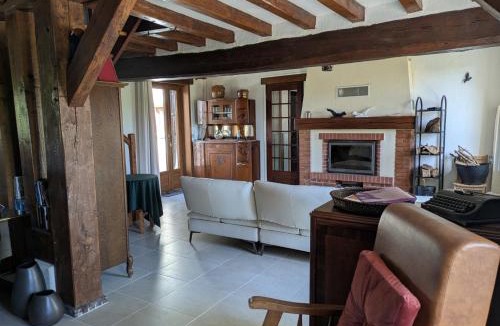 Charbonnieres House | Charmante longère percheronne avec cheminée, jacuzzi et verger