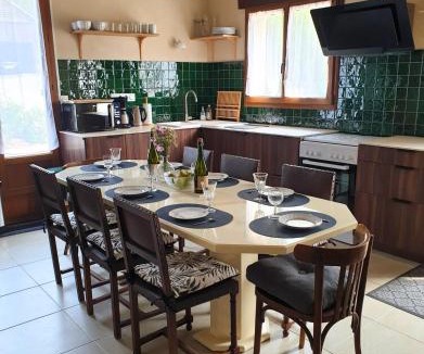 Charbonnieres House | Charmante longère percheronne avec cheminée, jacuzzi et verger