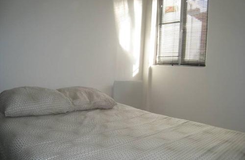 Les Puces de Saint-Ouen Apartment | Charmante maisonnette aux portes de paris