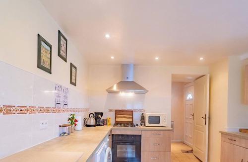 Saint-Philbert-du-Peuple Cottage | Charming and bright country cottage - 4 guests