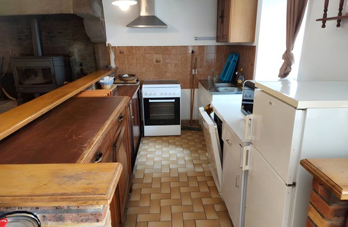 Bacilly Bed & Breakfast | Charming 17th-Century Holiday Home “Gîte Le Mont Saint Michel” with Wi-Fi