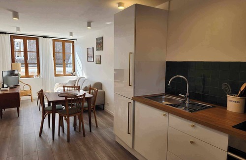 Le Neubourg Apartment | Charming 49 m² triplex in the heart of downtown Neubourg with a terrace