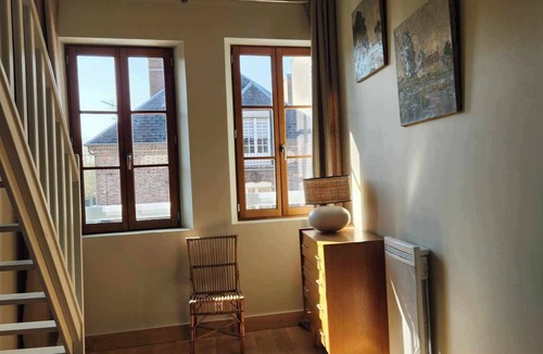 Le Neubourg Apartment | Charming 49 m² triplex in the heart of downtown Neubourg with a terrace
