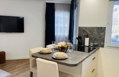 Faubourg de l'Arche Apartment | Charming apartment with terrace, near Paris