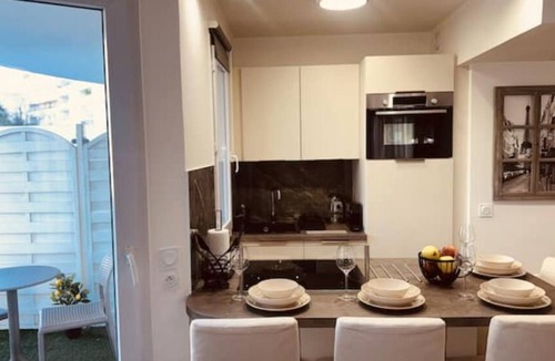 Faubourg de l'Arche Apartment | Charming apartment with terrace, near Paris