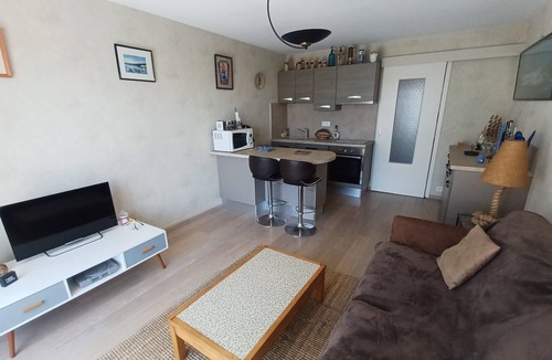 La Turballe Apartment | Charming bright apartment with balcony and sea view