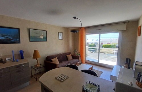 La Turballe Apartment | Charming bright apartment with balcony and sea view