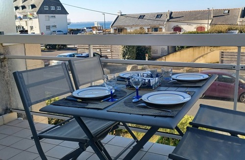 La Turballe Apartment | Charming bright apartment with balcony and sea view