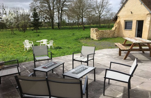Avesse Cottage | Charming Countryside Farmhouse with Garden, Terrace & Spacious Rooms